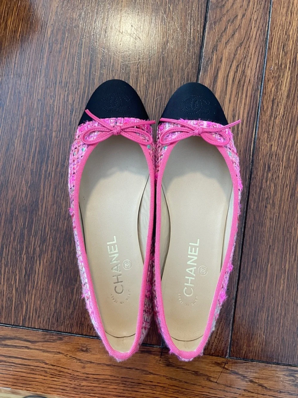 CHANEL Hot Pink Tweed Ballet Flats with Black Cap-Toe and Bow 38.5C multicolor
